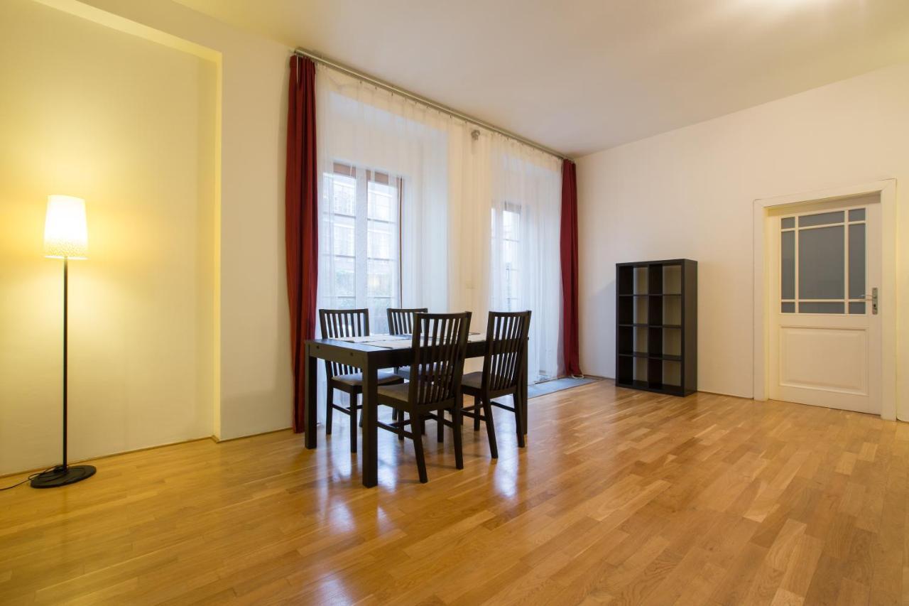 Elegant Apartment With Free Garage In The Center Of Praag Buitenkant foto